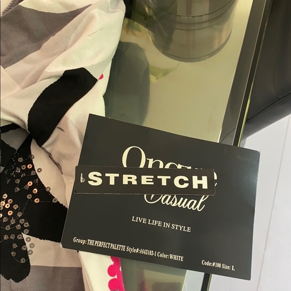 Abstract Floral Top - Picture 6 of 7